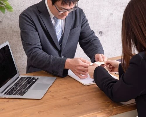 信頼できる害虫駆除業者かを見極める！名刺と確認箇所のチェックポイント